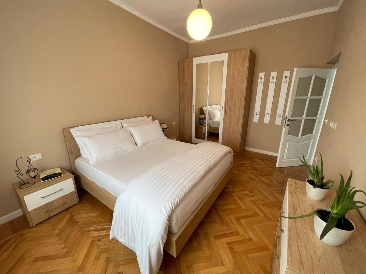 Joni & Joy Center Apartment Μπεράτ Εξωτερικό φωτογραφία