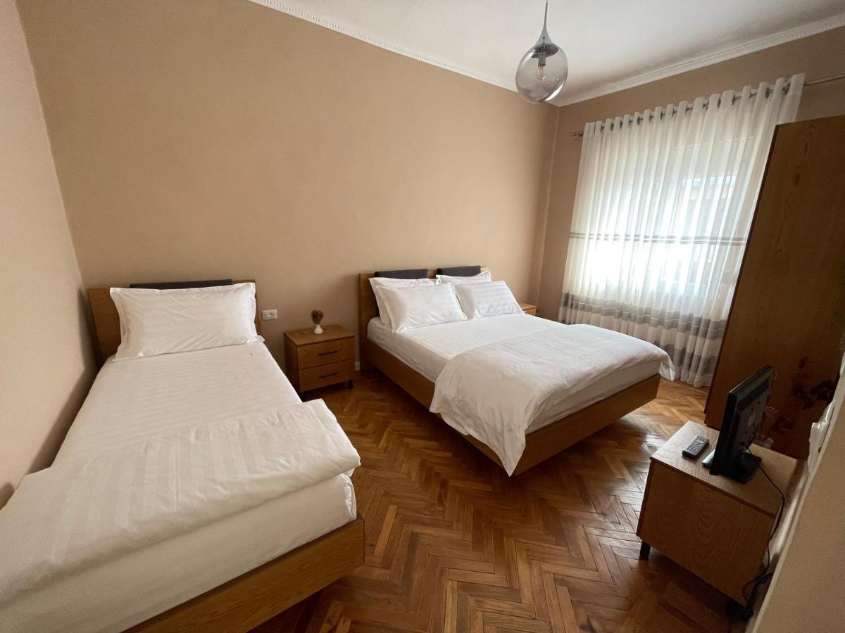 Joni & Joy Center Apartment Μπεράτ Εξωτερικό φωτογραφία
