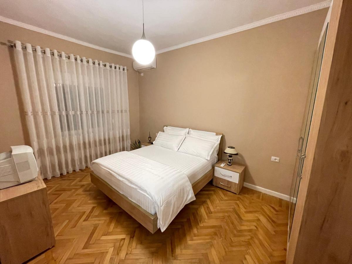 Joni & Joy Center Apartment Μπεράτ Εξωτερικό φωτογραφία