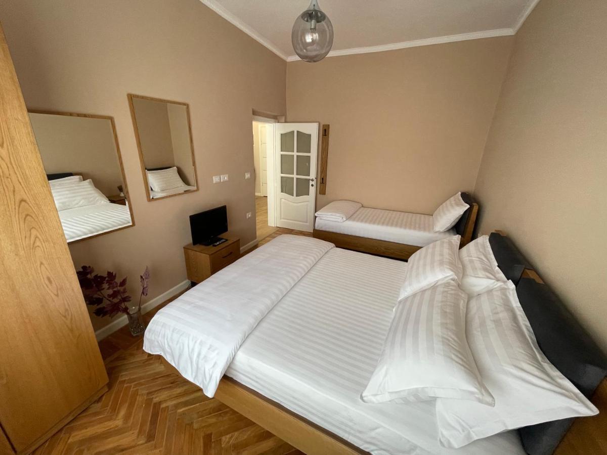 Joni & Joy Center Apartment Μπεράτ Εξωτερικό φωτογραφία