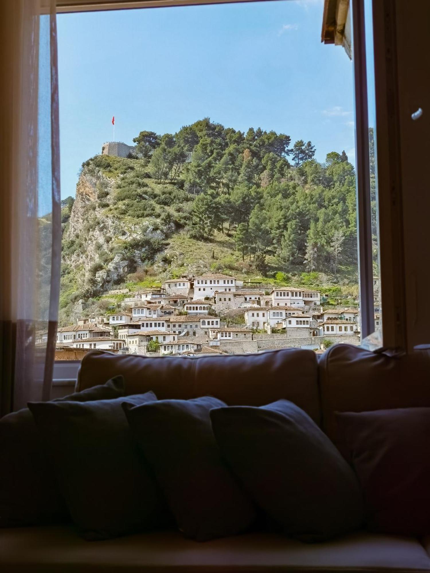 Joni & Joy Center Apartment Μπεράτ Εξωτερικό φωτογραφία