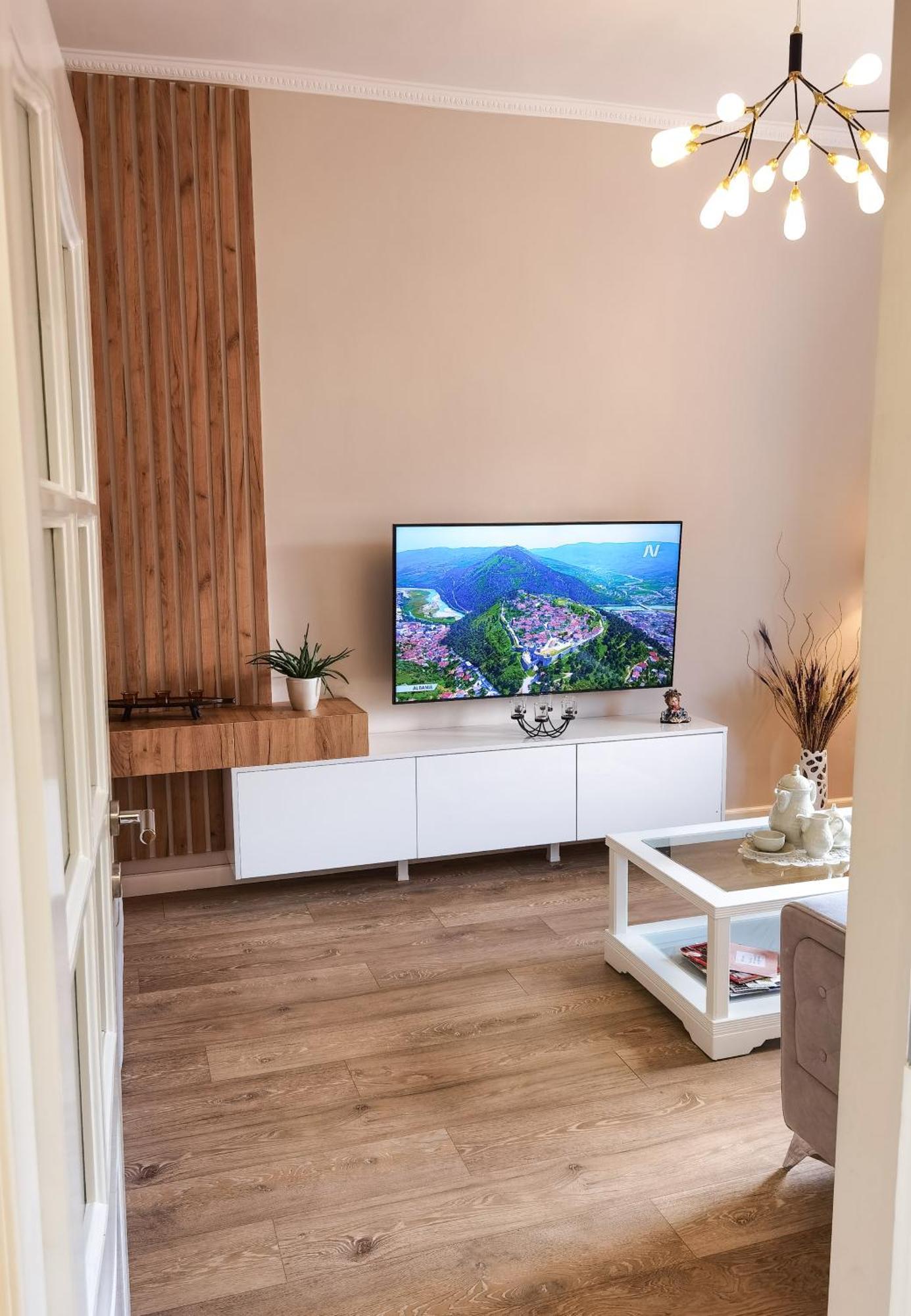 Joni & Joy Center Apartment Μπεράτ Εξωτερικό φωτογραφία